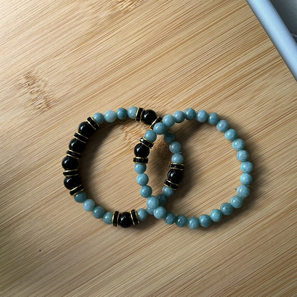 Burmese Jade and onyx Bracelets - Picture 2 of 3